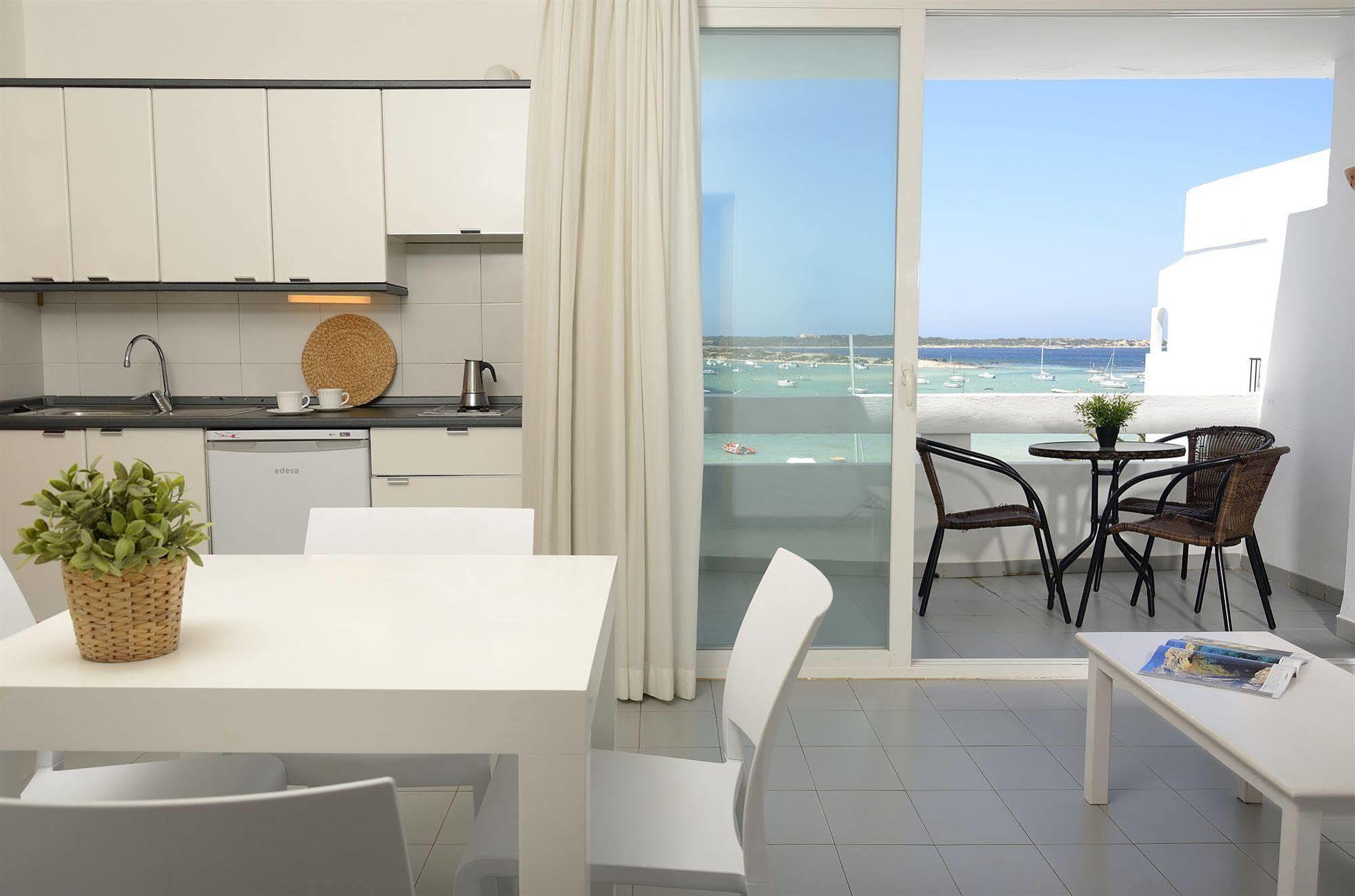 Apartamentos Sabina Playa La Savina  Exterior photo